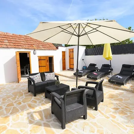 Villa Casa Ambi - With Pool On The Island Ciovo Trogir